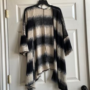 Black and crème light weight cardigan size - large Brand- Pants Store